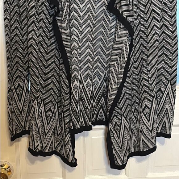 Faded Glory Women’s Black and White Chevron Open Front Cardigan Duster Size XL - Picture 2 of 5